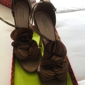 Silk t-strap pumps